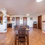 Apartament Thoughtfully Designed To Offer Comfort *